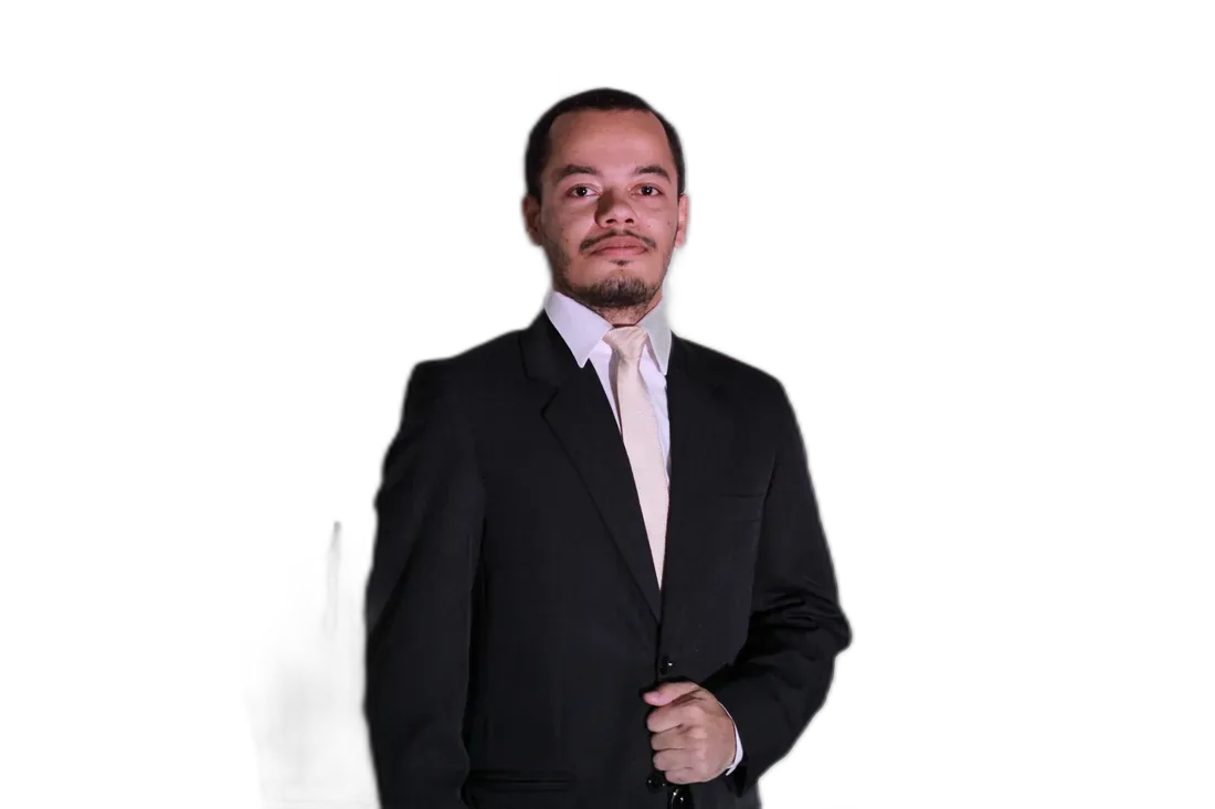 Renan de Almeida de frente, de gravata clara